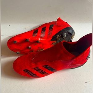 PREDATOR FREAK.3 LACELESS FIRM GROUND SOCCER CLEATS ORANGE/BLACK SIZE 6